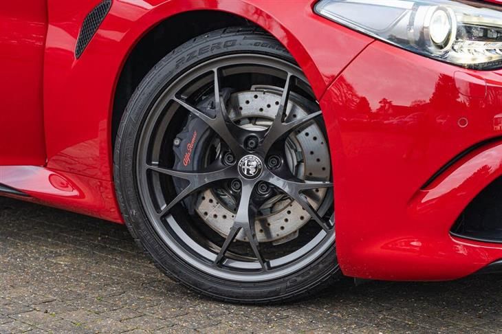 Alfa Romeo Giulia Quadrifoglio Alfa Romeo Giulia 2.9 V6 Bi-Turbo Quadrifoglio Auto Euro 6 (s/s) 4dr — миниатюра 2