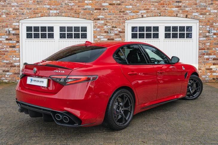 Alfa Romeo Giulia Quadrifoglio Alfa Romeo Giulia 2.9 V6 Bi-Turbo Quadrifoglio Auto Euro 6 (s/s) 4dr — миниатюра 4