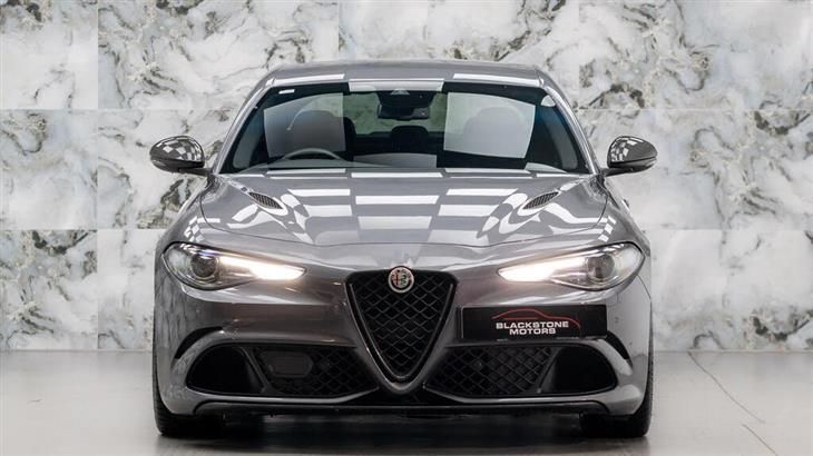 Alfa Romeo Giulia Quadrifoglio Alfa Romeo Giulia 2.9 V6 Bi-Turbo Quadrifoglio Auto Euro 6 (s/s) 4dr — миниатюра 2