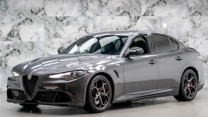 Alfa Romeo Giulia Quadrifoglio Alfa Romeo Giulia 2.9 V6 Bi-Turbo Quadrifoglio Auto Euro 6 (s/s) 4dr — миниатюра 3