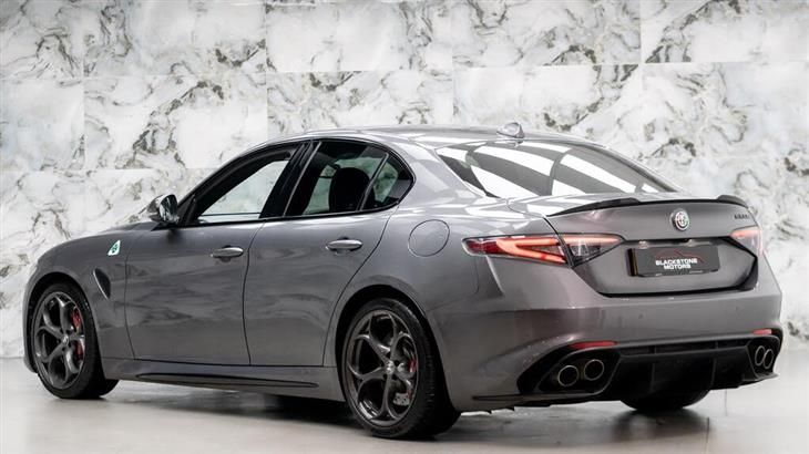 Alfa Romeo Giulia Quadrifoglio Alfa Romeo Giulia 2.9 V6 Bi-Turbo Quadrifoglio Auto Euro 6 (s/s) 4dr — миниатюра 4