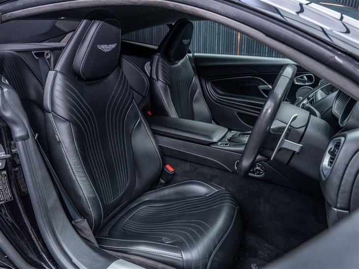 Aston Martin DB11 Aston Martin DB11 4.0 V8 Auto Euro 6 (s/s) 2dr — миниатюра 2