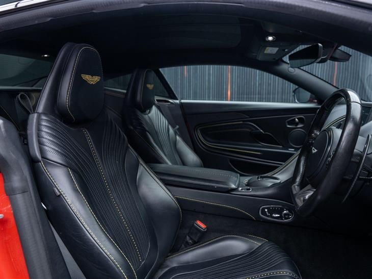 Aston Martin DB11 Aston Martin DB11 5.2 V12 BiTurbo Auto Euro 6 (s/s) 2dr — миниатюра 2