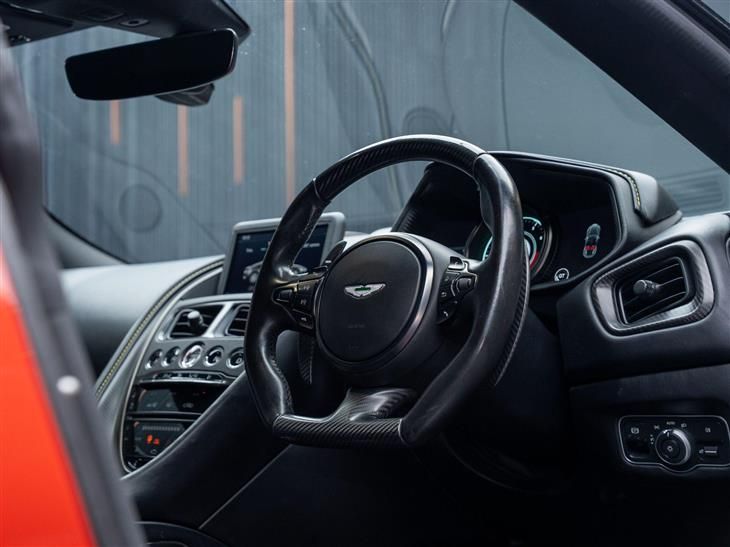 Aston Martin DB11 Aston Martin DB11 5.2 V12 BiTurbo Auto Euro 6 (s/s) 2dr — миниатюра 4