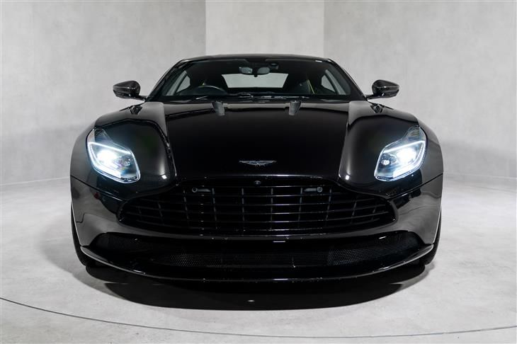 Aston Martin DB11 ASTON MARTIN DB11 AMR V12. FULL ASH. H & C SEATS. CARBON FIBRE INTERIOR PACK. FRONT END PPF. — миниатюра 2