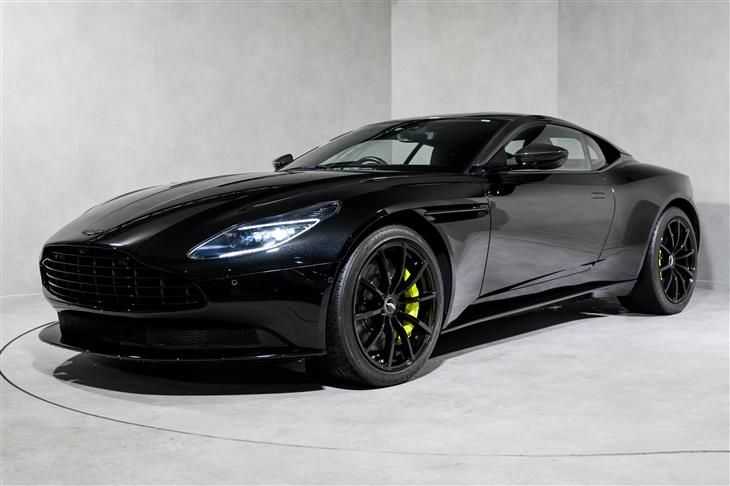 Aston Martin DB11 ASTON MARTIN DB11 AMR V12. FULL ASH. H & C SEATS. CARBON FIBRE INTERIOR PACK. FRONT END PPF. — миниатюра 3