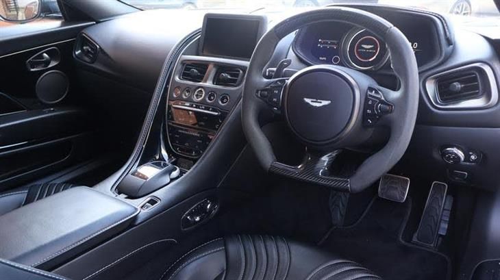 Aston Martin DB11 Aston Martin DB11 V12 Coupe — миниатюра 3