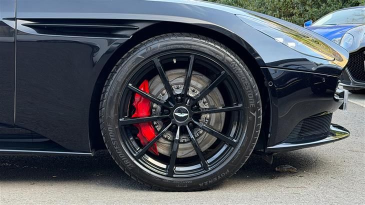 Aston Martin DB11 Aston Martin DB11 V8 2dr Touchtronic Auto — миниатюра 4