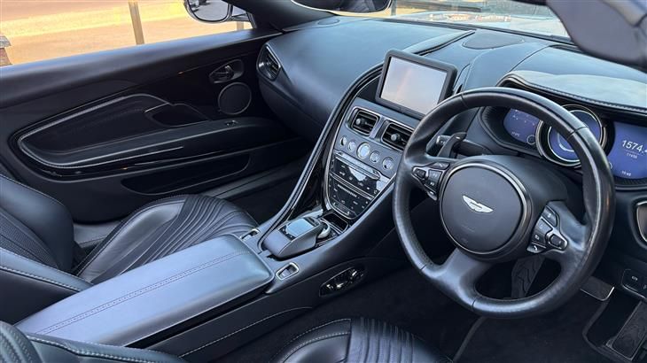 Aston Martin DB11 Aston Martin DB11 V8 (528) Volante 2dr Touchtronic Auto — миниатюра 3