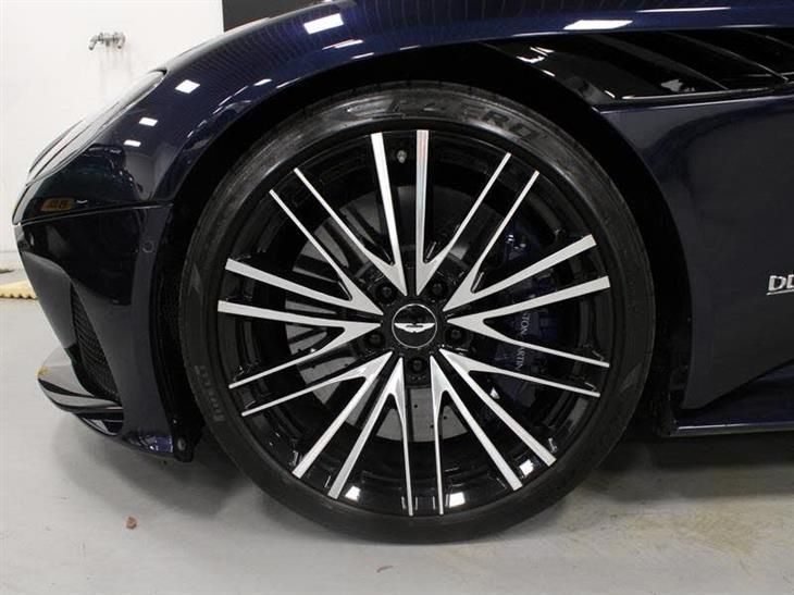 Aston Martin DBS Superleggera Aston Martin DBS Superleggera Volante — миниатюра 4