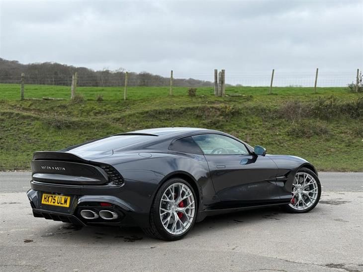 Aston Martin Other Models Aston Martin Vanquish 5.2 V12 BiTurbo Coupe 2dr Petrol Auto Euro 6 (s/s) (835 ps) — миниатюра 3