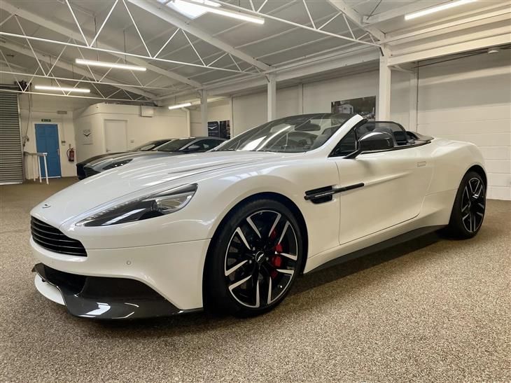 2015 ASTON MARTIN VANQUISH V12 VOLANTE CARBON EDITION