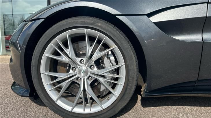 Aston Martin V8 Vantage Coupe Aston Martin Vantage 2dr ZF 8 Speed Auto — миниатюра 2