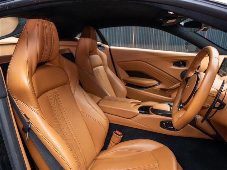 Aston Martin V8 Vantage Coupe Aston Martin Vantage 4.0 V8 Auto Euro 6 2dr — миниатюра 2