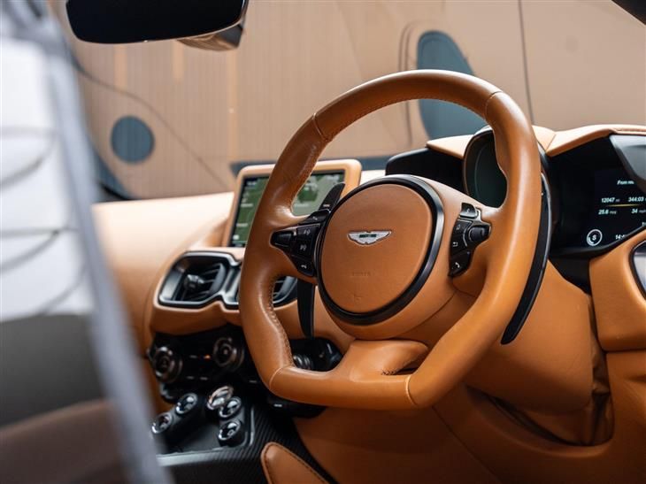 Aston Martin V8 Vantage Coupe Aston Martin Vantage 4.0 V8 Auto Euro 6 2dr — миниатюра 4