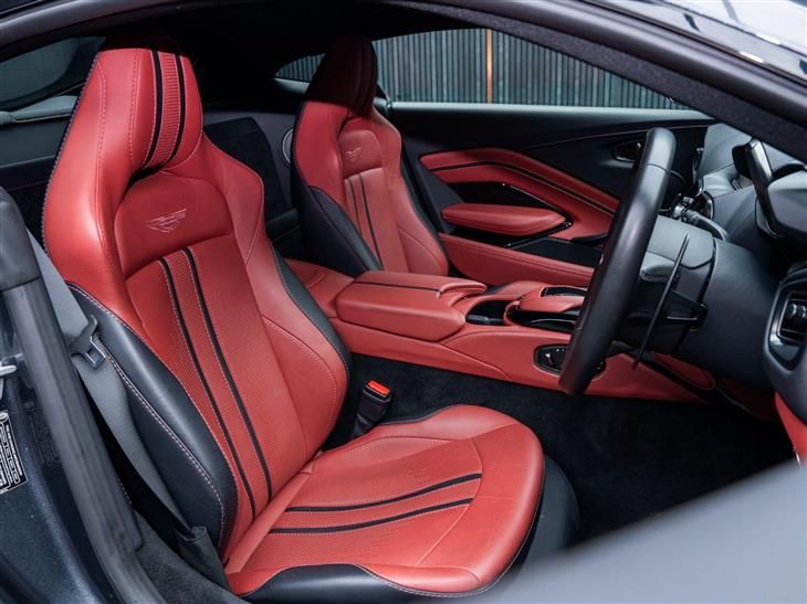 Aston Martin V8 Vantage Coupe Aston Martin Vantage 4.0 V8 Auto Euro 6 2dr — миниатюра 2