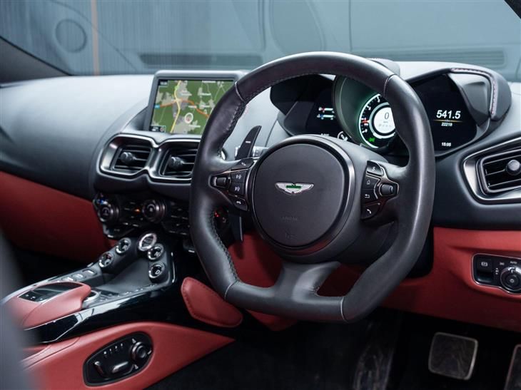 Aston Martin V8 Vantage Coupe Aston Martin Vantage 4.0 V8 Auto Euro 6 2dr — миниатюра 4