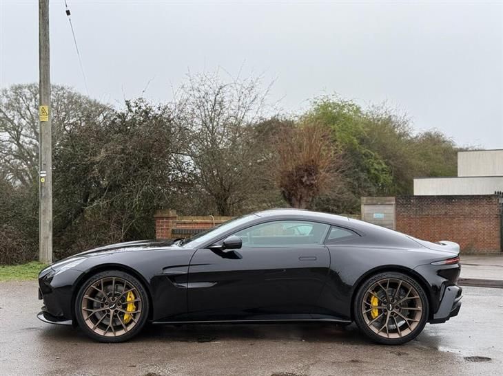 Aston Martin V8 Vantage Coupe Aston Martin Vantage 4.0 V8 Coupe 2dr Petrol Auto Euro 6 (665 ps) — миниатюра 3