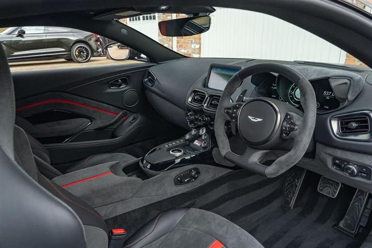 Aston Martin V8 Vantage Coupe Aston Martin Vantage 4.0 V8 F1 Edition Auto Euro 6 2dr — миниатюра 3