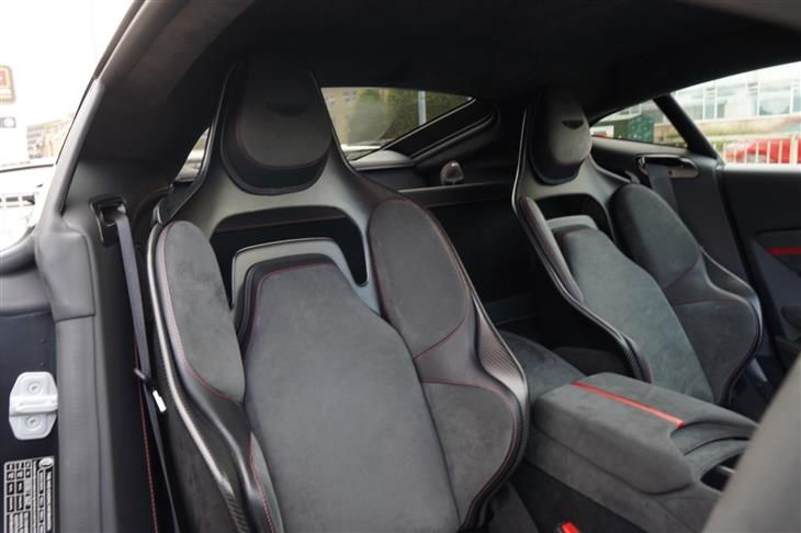 Aston Martin V8 Vantage Coupe Aston Martin Vantage 4.0 V8 F1 Edition Auto Euro 6 2dr — миниатюра 3