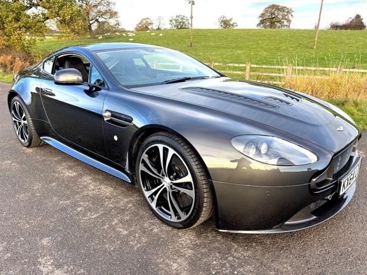 Aston Martin Vantage V12 S 565 HP CARBON PACKS AND CARBON BUCKET SEATS