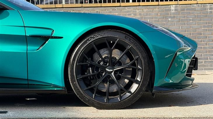 Aston Martin V8 Vantage Coupe Aston Martin Vantage V8 2dr Auto — миниатюра 4