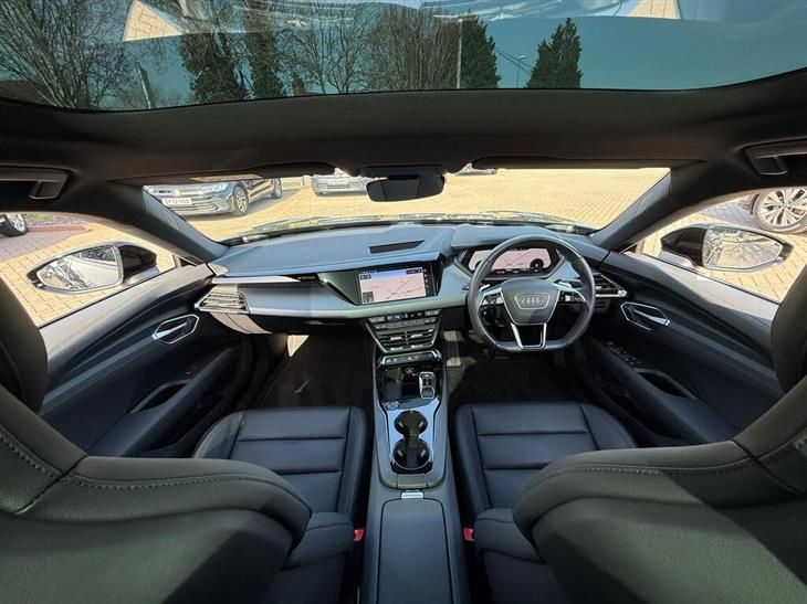 Audi e-tron Audi E-Tron GT 93.4kWh Saloon 4dr Electric Auto quattro (476 ps) — миниатюра 3