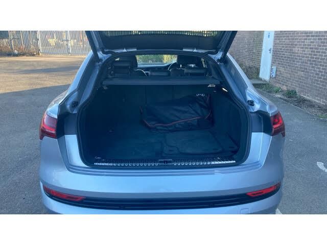 Audi e-tron Audi E-Tron 300kW 55 Quattro 95kWh S Line 5dr Auto Electric Hatchback — миниатюра 4