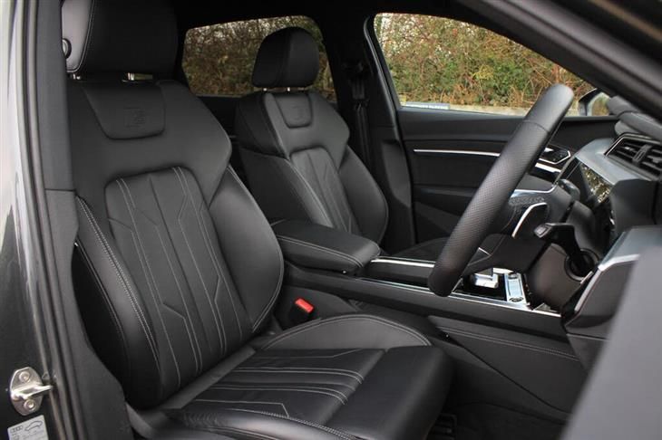 Audi e-tron Audi E-Tron 50 Black Edition Auto quattro 5dr 71.2kWh (11kW Charger) — миниатюра 4