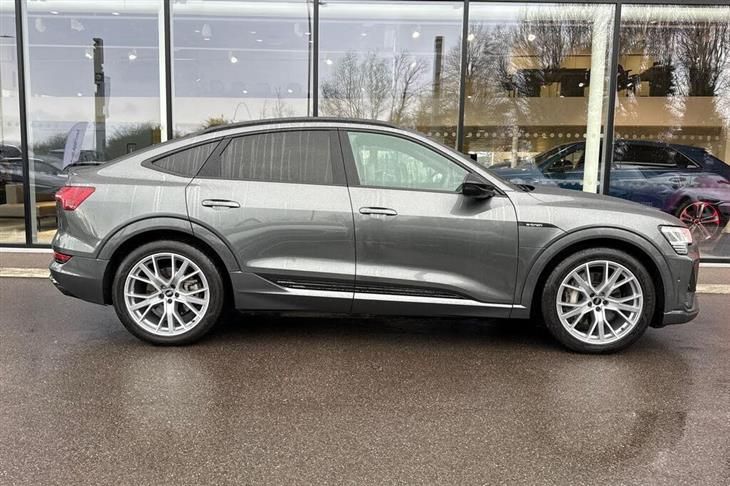 Audi e-tron Audi E-Tron 50 Black Edition Sportback 5dr Electric Auto quattro 71.2kWh (11kW Charger) (313 ps) — миниатюра 2