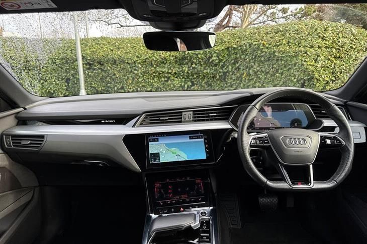 Audi e-tron Audi E-Tron 50 Black Edition Sportback 5dr Electric Auto quattro 71.2kWh (11kW Charger) (313 ps) — миниатюра 3