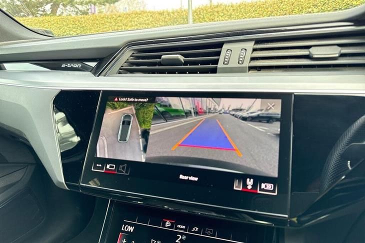 Audi e-tron Audi E-Tron 50 Black Edition SUV 5dr Electric Auto quattro 71.2kWh (11kW Charger) (313 ps) — миниатюра 4