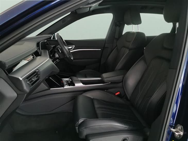 Audi e-tron Audi E-Tron 50 Black Edition SUV 5dr Electric Auto quattro 71.2kWh (11kW Charger) (313 — миниатюра 4