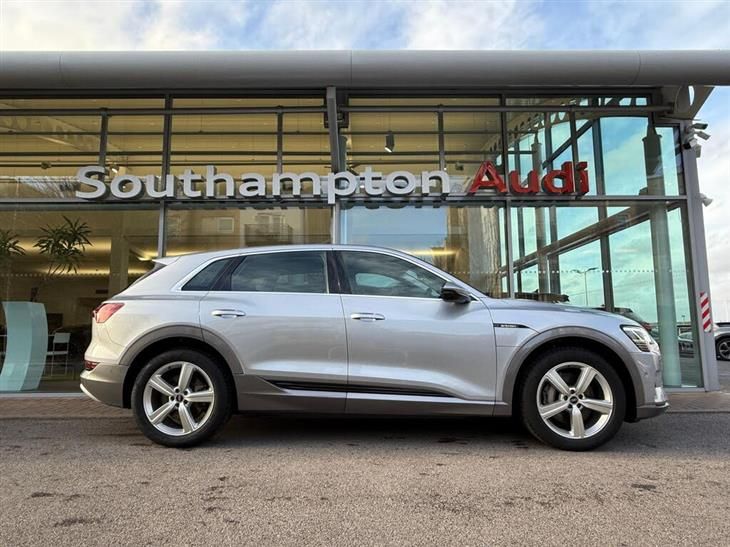 Audi e-tron Audi E-Tron 50 Technik SUV 5dr Electric Auto quattro 71.2kWh (11kW Charger) (313 ps) — миниатюра 2