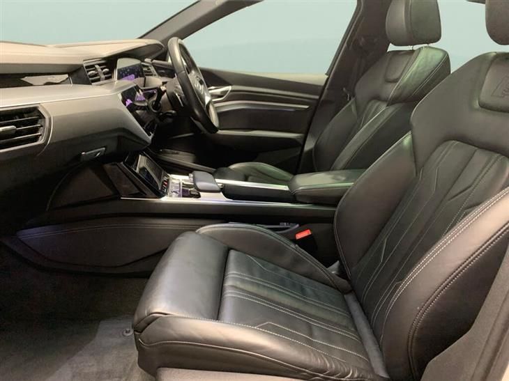 Audi e-tron Audi E-Tron 55 Launch Edition Sportback 5dr Electric Auto quattro 95kWh (408 ps) — миниатюра 4