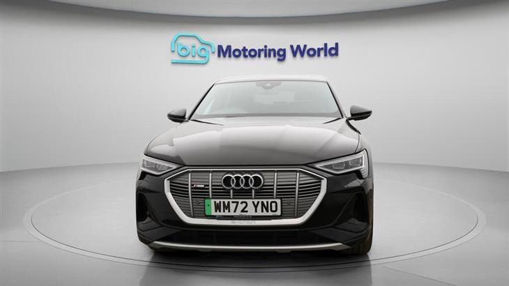 Audi e-tron Audi E-Tron 55 S line Sportback 5dr Electric Auto quattro 95kWh (11kW Charger) (408 ps) — миниатюра 3