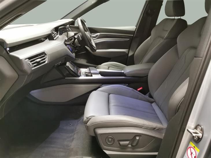 Audi e-tron Audi E-Tron 55 S line Sportback 5dr Electric Auto quattro 95kWh (408 ps) — миниатюра 4