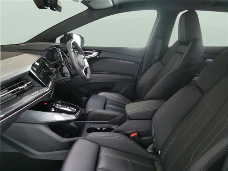 Audi e-tron Audi Q4 E-Tron 210kW 45 82kWh Black Edition 5dr Auto [Tech Pro] — миниатюра 4