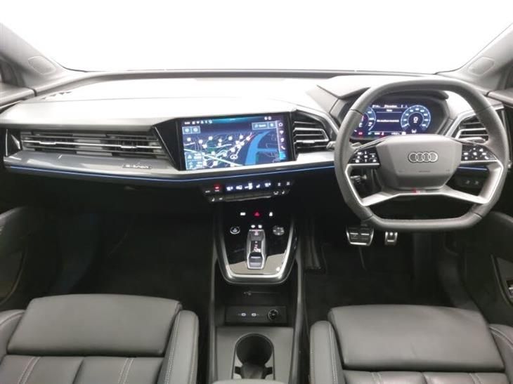 Audi e-tron Audi Q4 E-Tron 210kW 45 82kWh Black Edition 5dr Auto — миниатюра 3