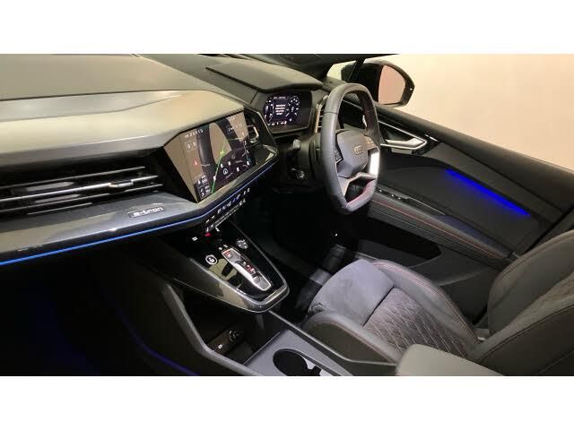 Audi e-tron Audi Q4 E-Tron 220kW 50 Quattro 82.77kWh Edition 1 5dr Auto Electric Estate — миниатюра 2