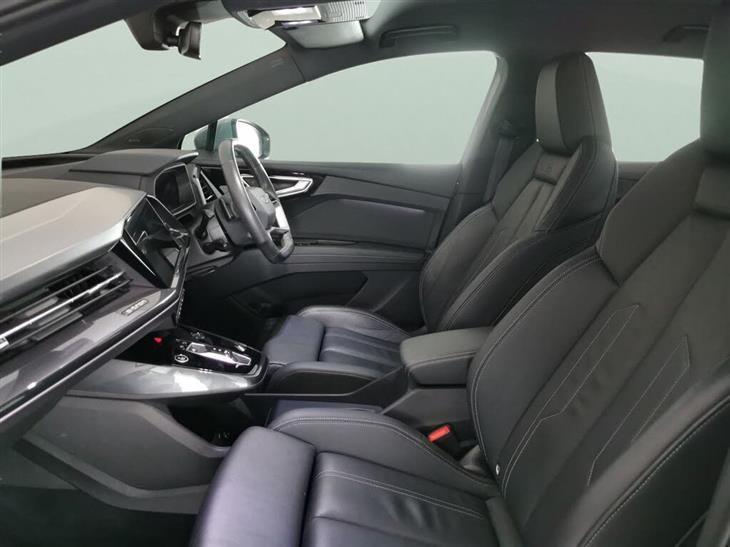 Audi e-tron Audi Q4 E-Tron 220kW 50 Quattro 82kWh S Line 5dr Auto [C+S] — миниатюра 4
