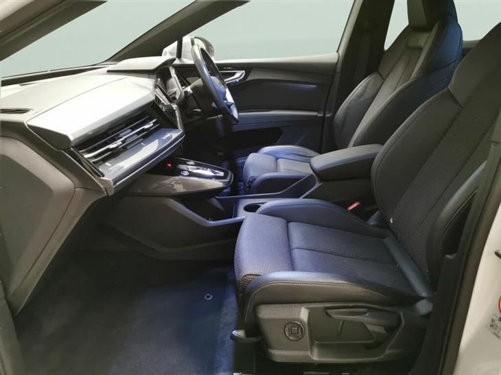 Audi e-tron Audi Q4 E-Tron 35 S line SUV 5dr Electric Auto 55kWh (170 ps) — миниатюра 4