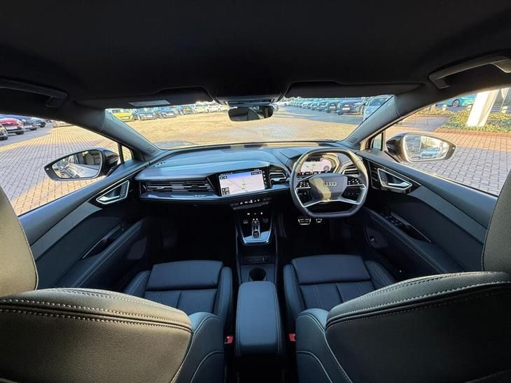 Audi e-tron Audi Q4 E-Tron 35 Black Edition Sportback 5dr Electric Auto 55kWh (170 ps) — миниатюра 3