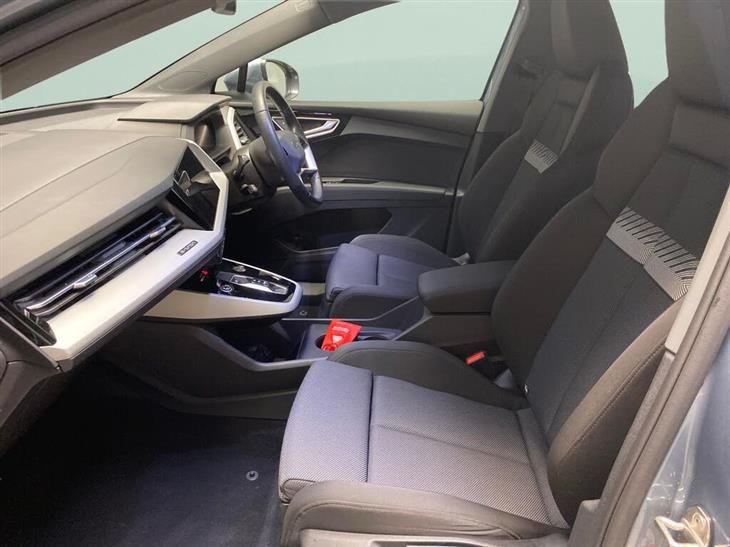 Audi e-tron Audi Q4 E-Tron 35 Sport SUV 5dr Electric Auto 55kWh (170 ps) — миниатюра 4