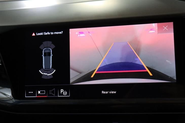 Audi e-tron AUDI Q4 E-TRON 40 S line 5dr Auto 82kWh (APPLE CAR PLAY) 2023 — миниатюра 3