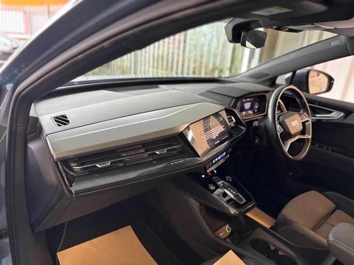 Audi e-tron Audi Q4 E-Tron 40 S line SUV 5dr Electric Auto 82kWh (204 ps)+2 KEYS+1 OWNER FROM NEW+NAV+HISTORY+HALF LEATHER SEATS+2 CABLES+PA — миниатюра 2