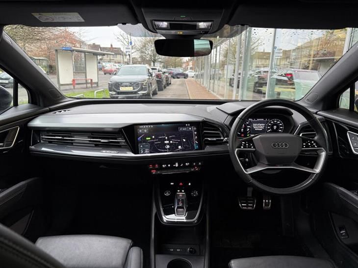 Audi e-tron Audi Q4 E-Tron 40 S line SUV 5dr Electric Auto 82kWh (204 ps) — миниатюра 3