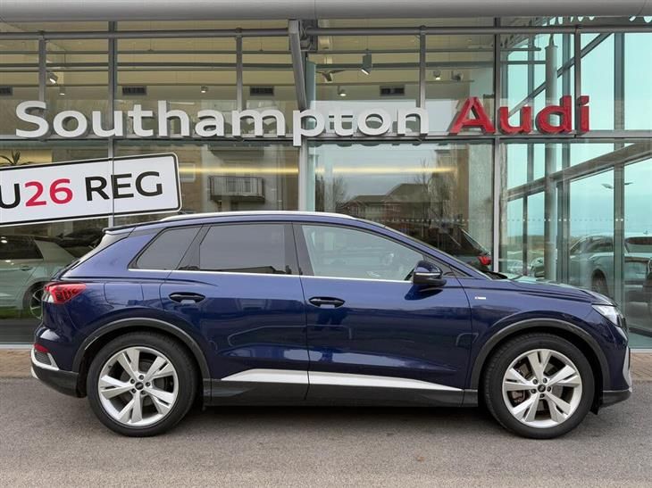 Audi e-tron Audi Q4 E-Tron 40 S line SUV 5dr Electric Auto 82kWh (204 ps) — миниатюра 2