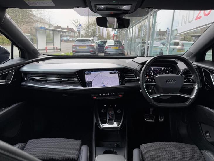 Audi e-tron Audi Q4 E-Tron 40 S line SUV 5dr Electric Auto 82kWh (204 ps) — миниатюра 3