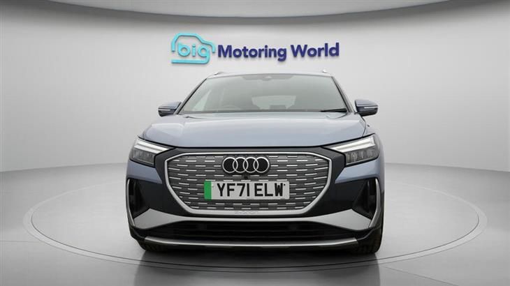 Audi e-tron Audi Q4 E-Tron 40 S line SUV 5dr Electric Auto 82kWh (204 ps) — миниатюра 3